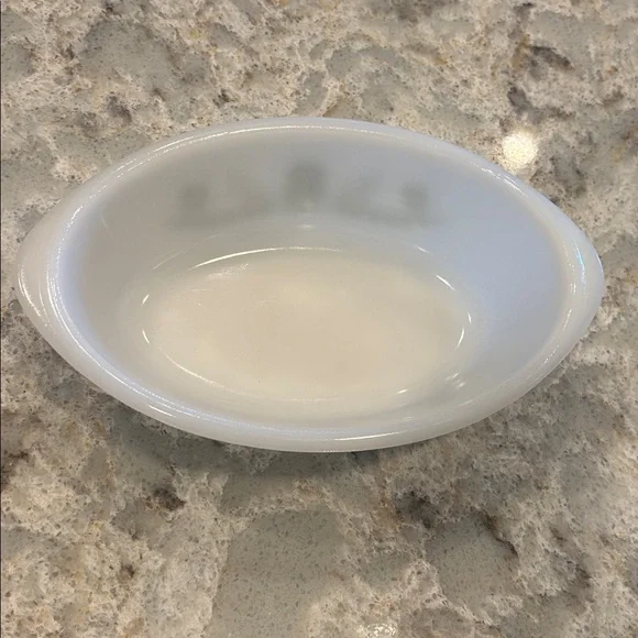 Glassware casserole 1 quart milk glass dish in green daisy pattern. 10 wide - Picture 2 of 9